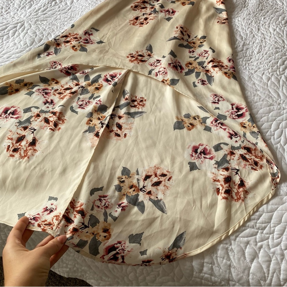 Feminine Cream Floral High-Low Dress - Picture 3 of 9